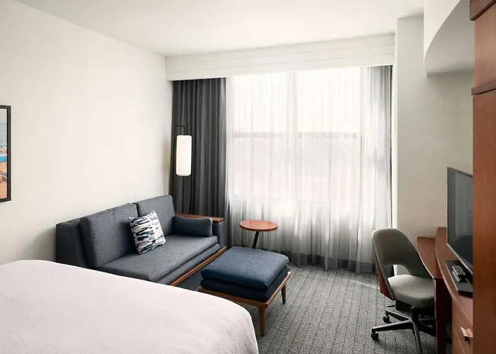 Courtyard By Marriott St. Petersburg Downtown